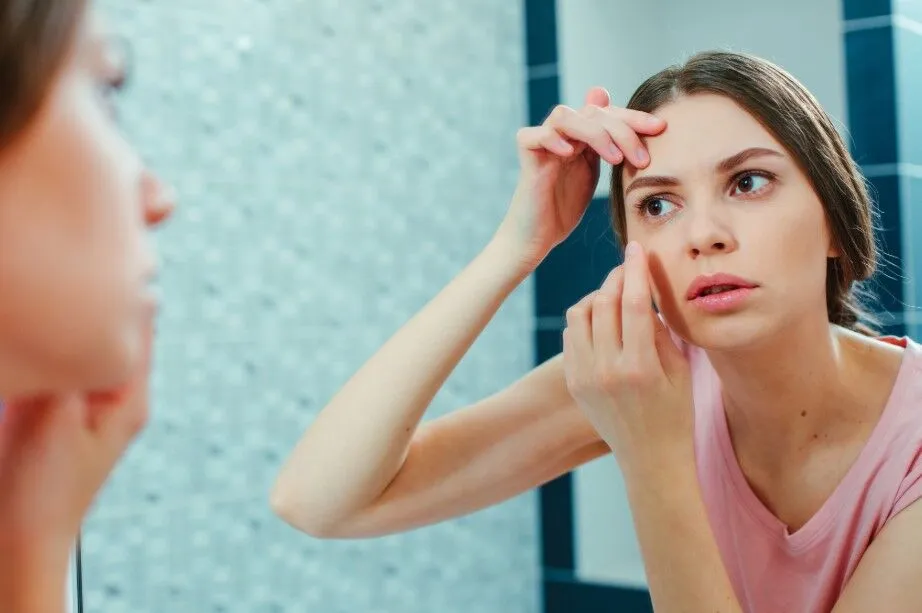 cleaning hand sanitizer out of eyeball 