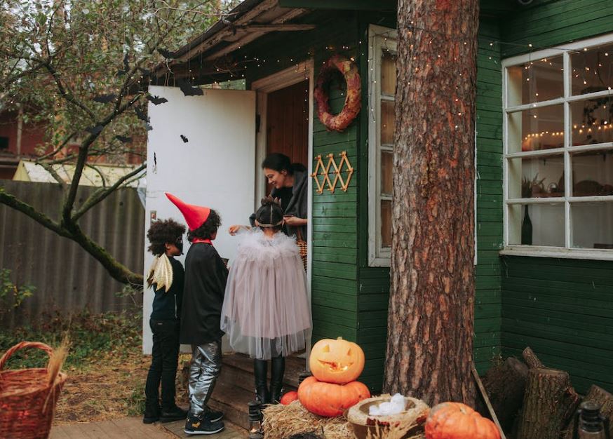 The Best Way To Stay Healthy When Trick Or Treating With Kids This Halloween