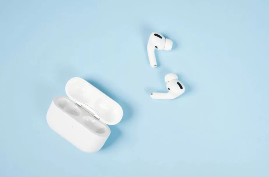 how to clean airpods and earbuds